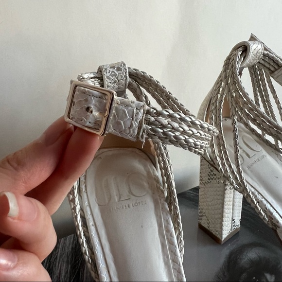 ◽️JLO Jennifer Lopez White Snake Print Heels◽️ - Picture 6 of 8